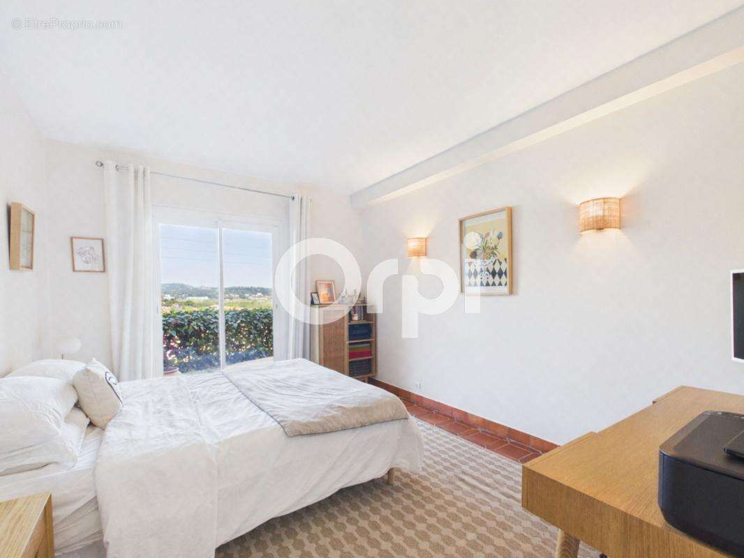 Maison à MANDELIEU-LA-NAPOULE