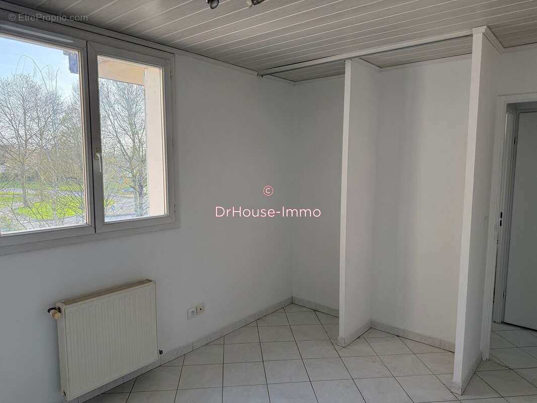 Appartement à SAVIGNY-LE-TEMPLE