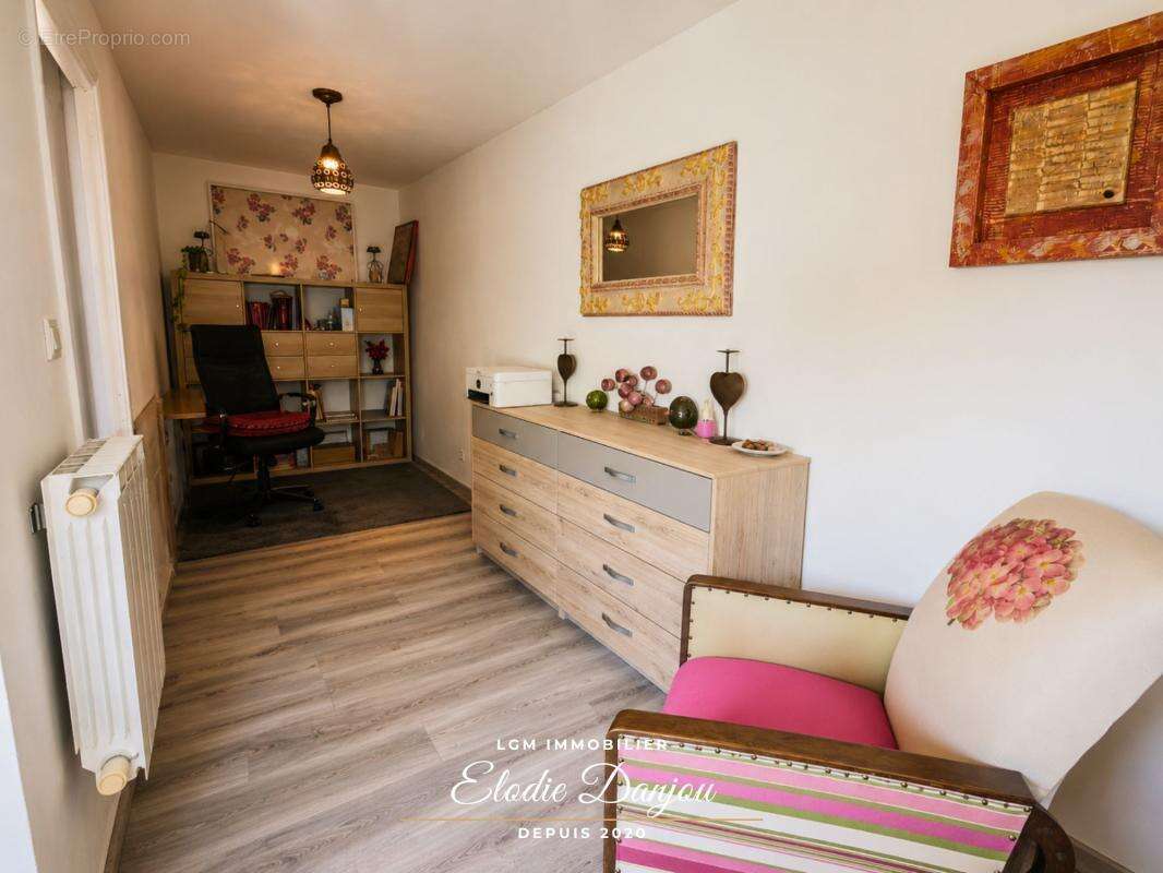 Authentique chaumière rénovée – 2 chambres, bureau, jardin, garage et dépendances à seulement quelques minutes de Châteaudun - photo 6