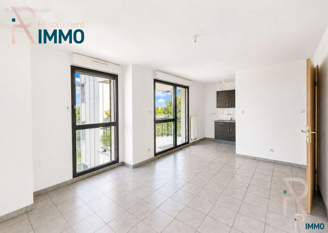 Salon séjour cuisine - Appartement à COLMAR