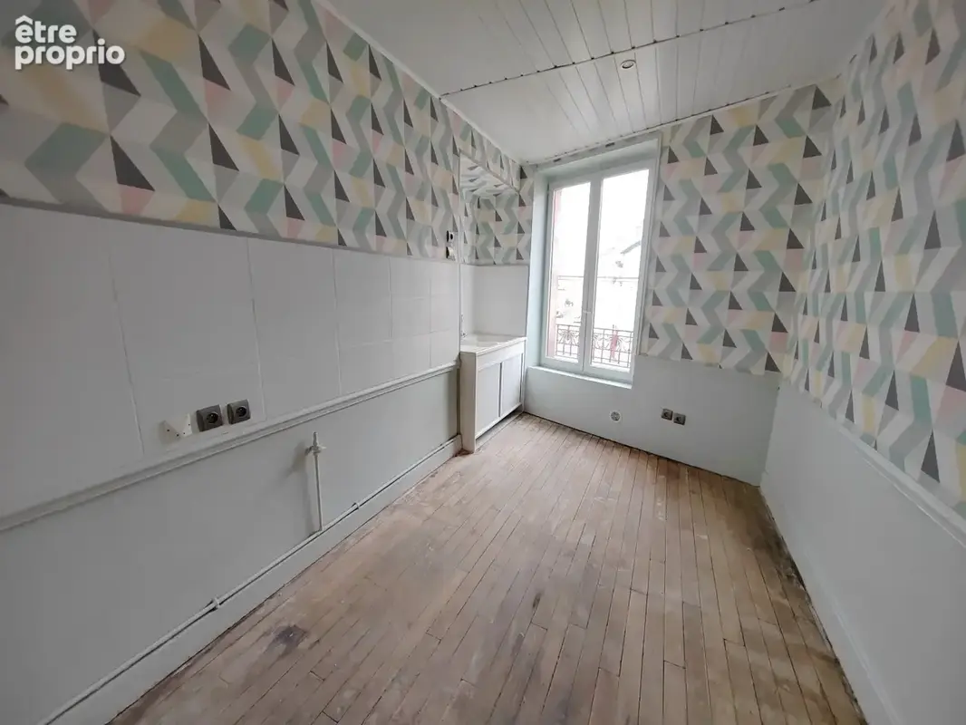 Immeuble 1 local + 2 apparts centre ville - photo 6