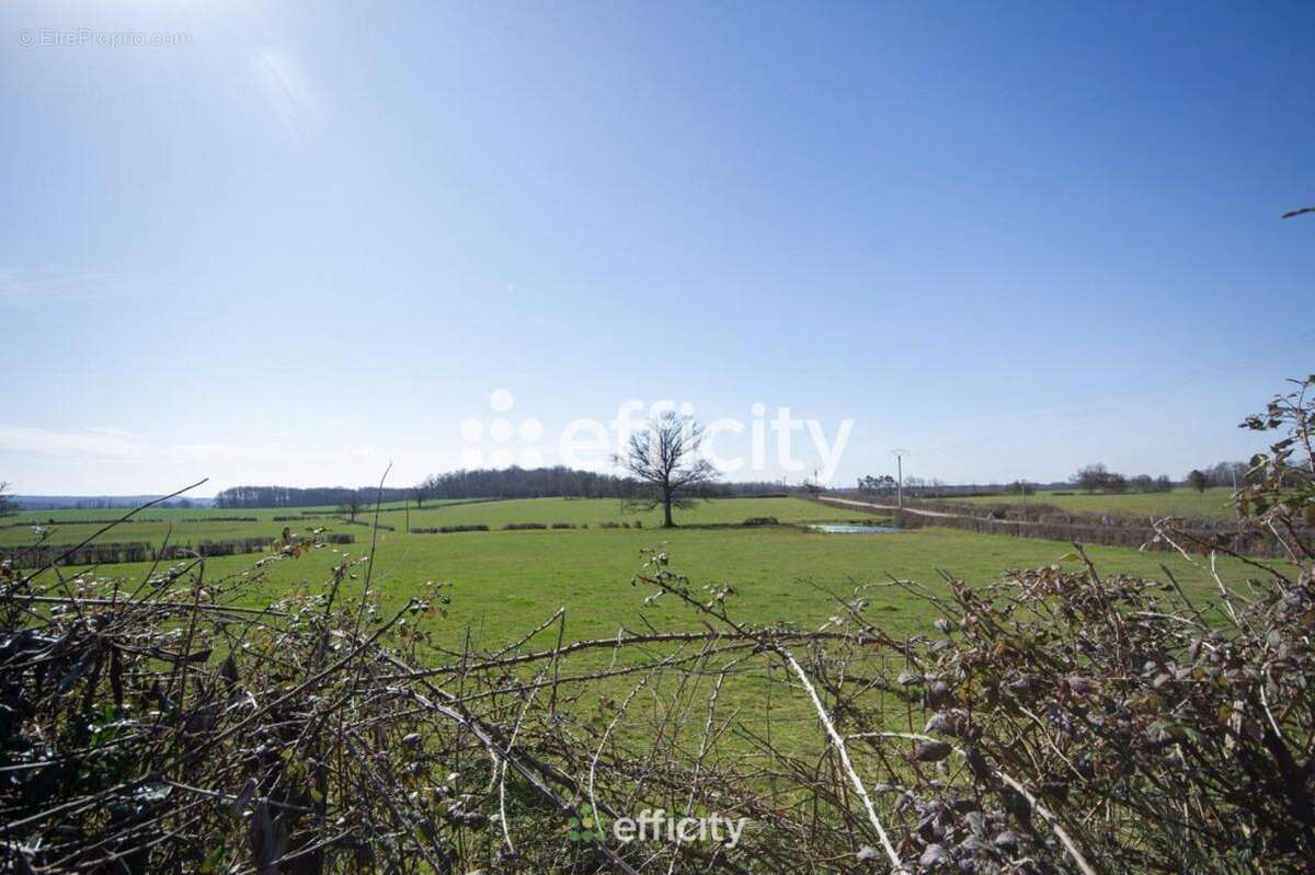 Maison à AUNAY-EN-BAZOIS