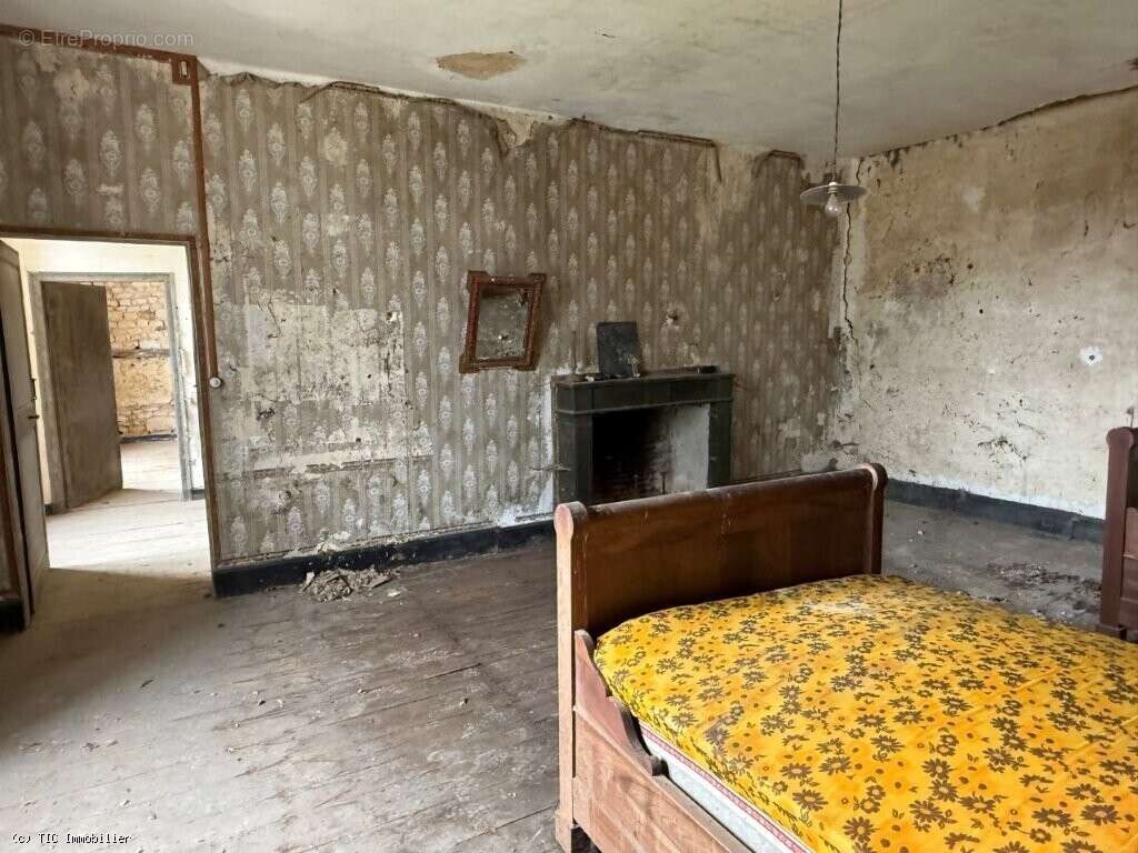 Aile de Vieux Logis du XVI? Siècle à Rénover, Proche de Ruffec - photo 21