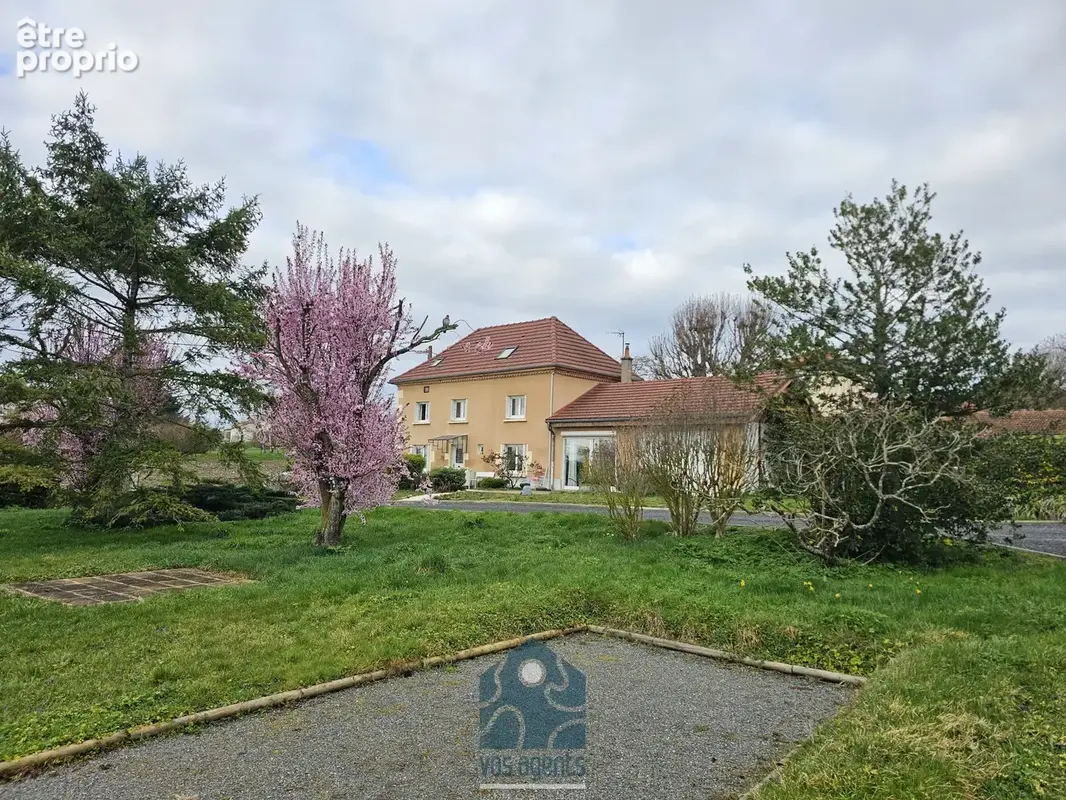 Maison avec garage, terrasse couverte et hangar - photo 14