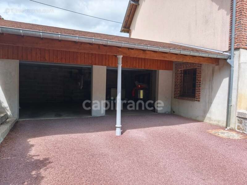 À Échauffour (61370), découvrez cette spacieuse maison familiale de 135 m², offrant 4 chambres, un vaste jardin paysagé de 7 490 - photo 12