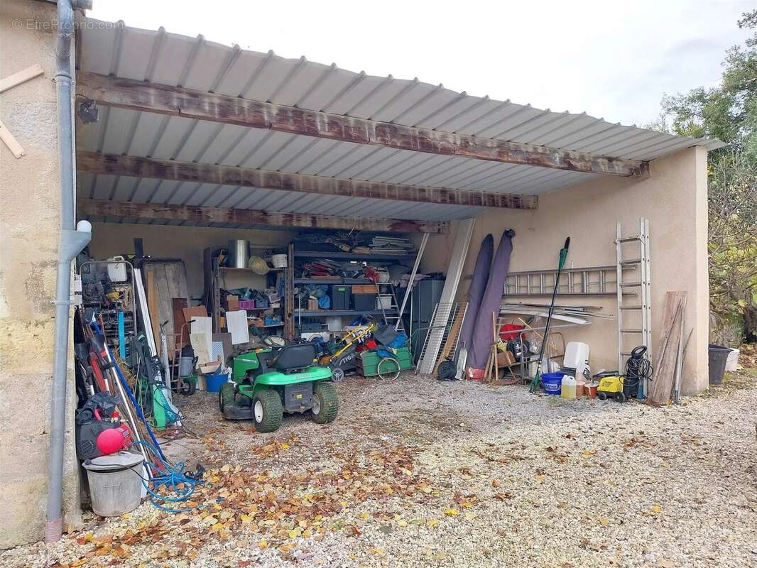 Maison à SAINT-HILAIRE-SUR-BENAIZE