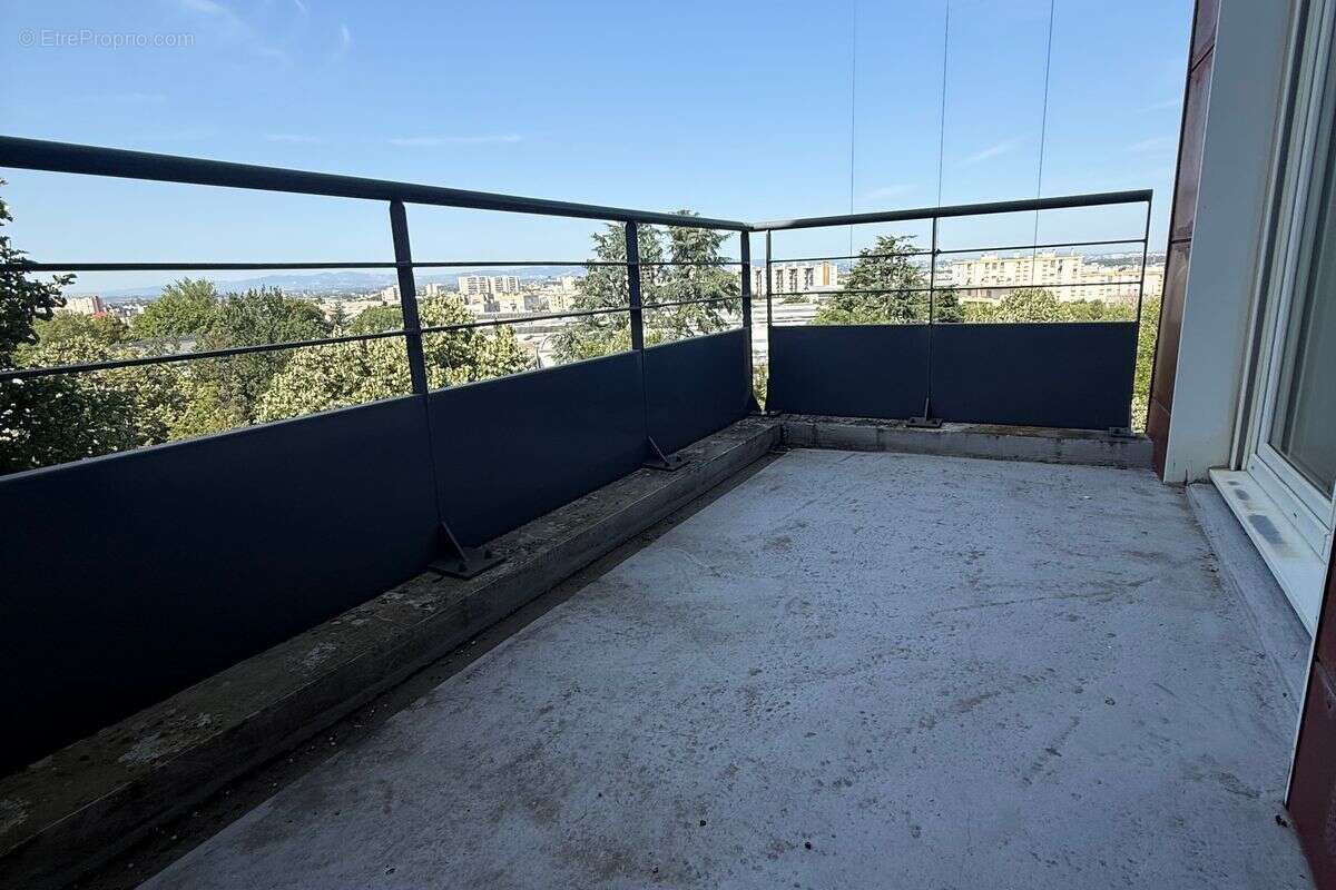 T3 de 71 m² à Saint-Priest, Carré Rostand au prix de vente de 145 700€ - photo 4