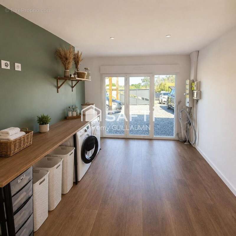 Maison 138 m² à Saint-Christophe  - photo 3