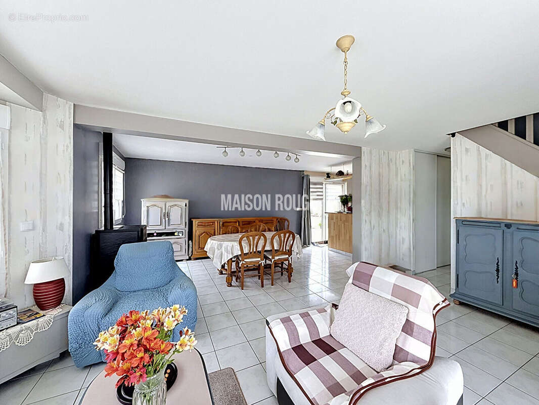 Maison familiale avec beaux espaces et jardin arboré située à PLERGUER - photo 4