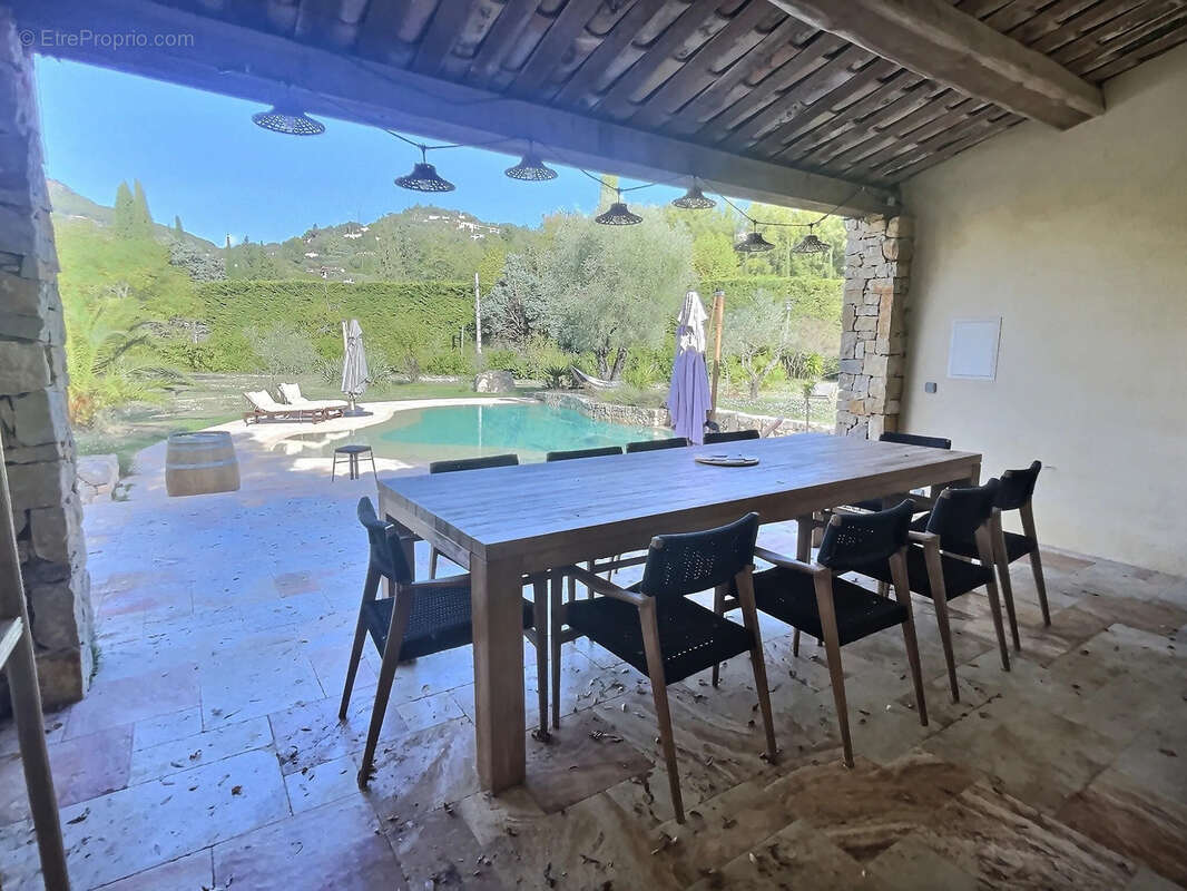 Maison à CHATEAUNEUF-GRASSE