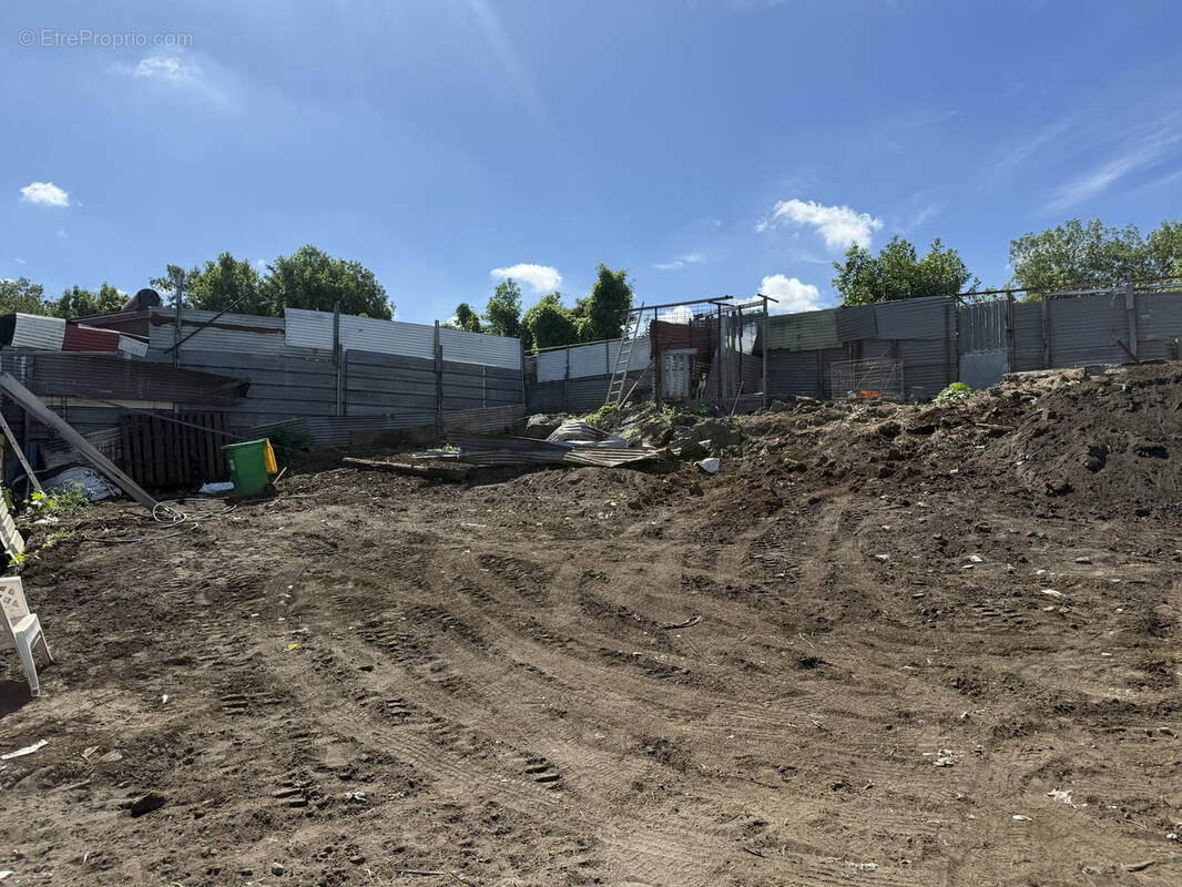 Terrain à LE TAMPON