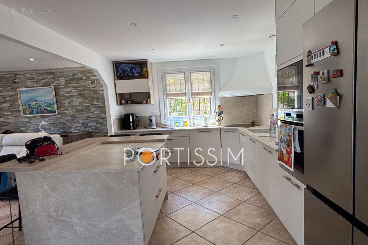 Maison 236 m² à Cagnes-Sur-Mer  - photo 4