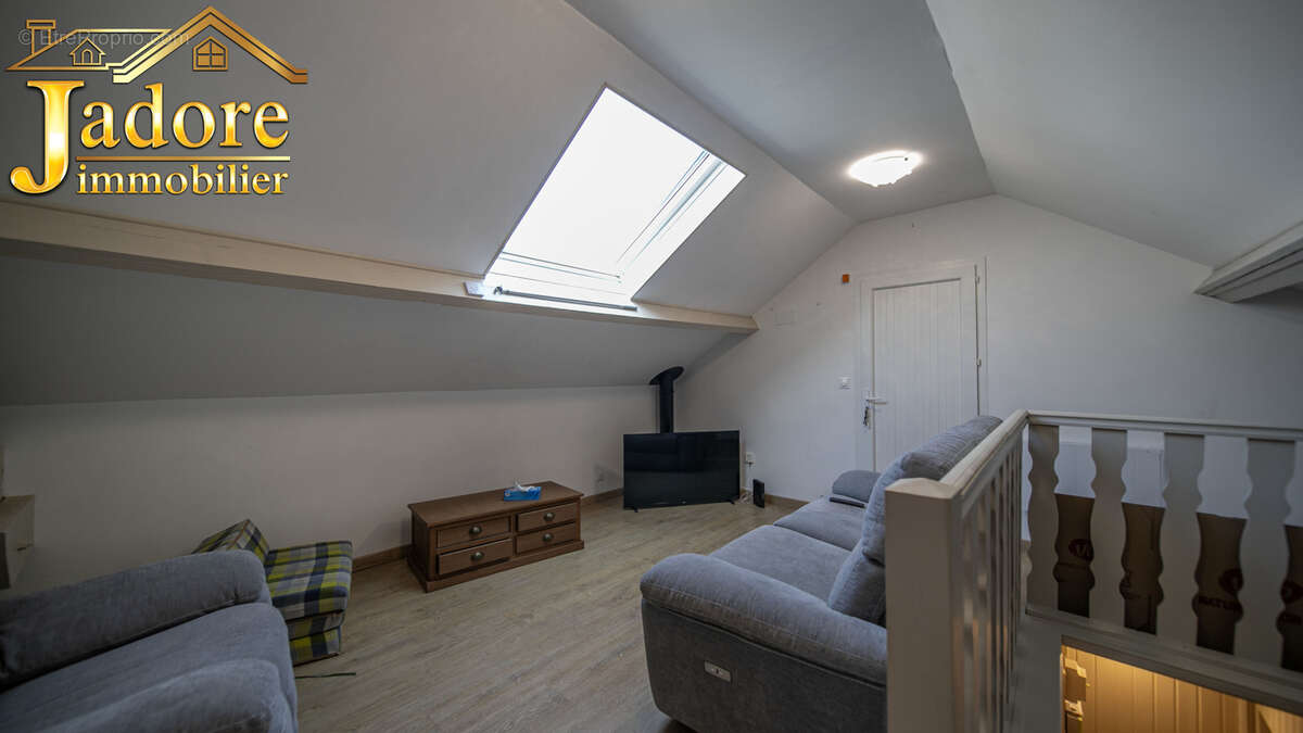 Maison entierement renovee - photo 12