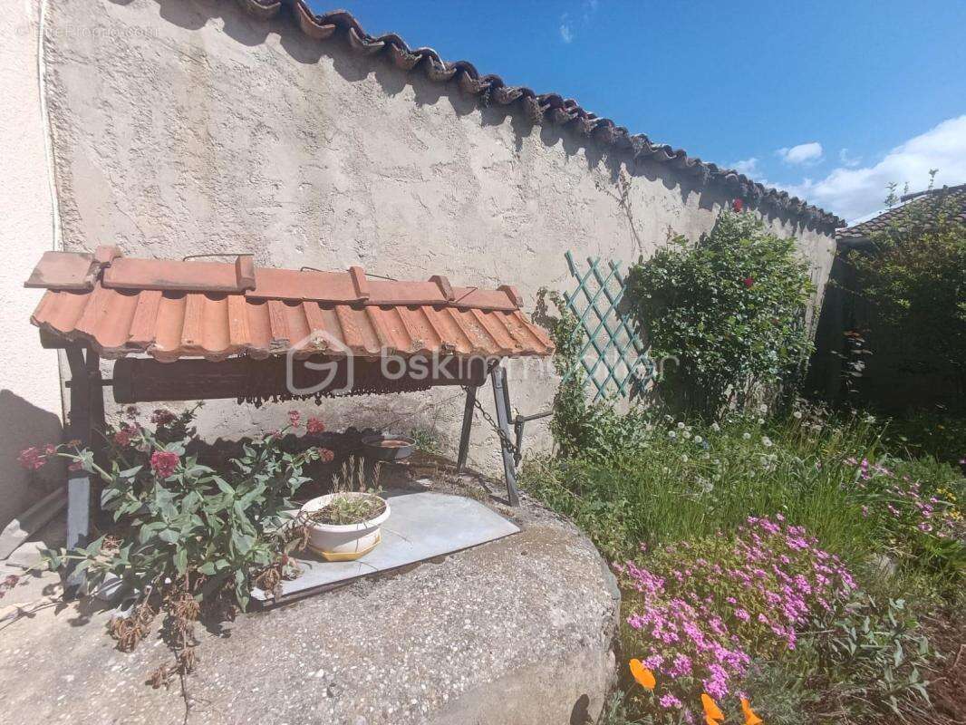 Maison à CHARNECLES