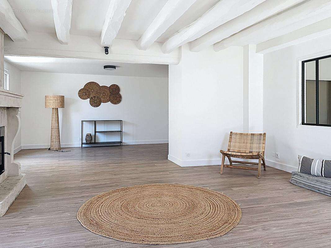 Belle demeure en pierre rénovée centre village 232 m2, 5 chambres, jardin, dépendance - photo 14