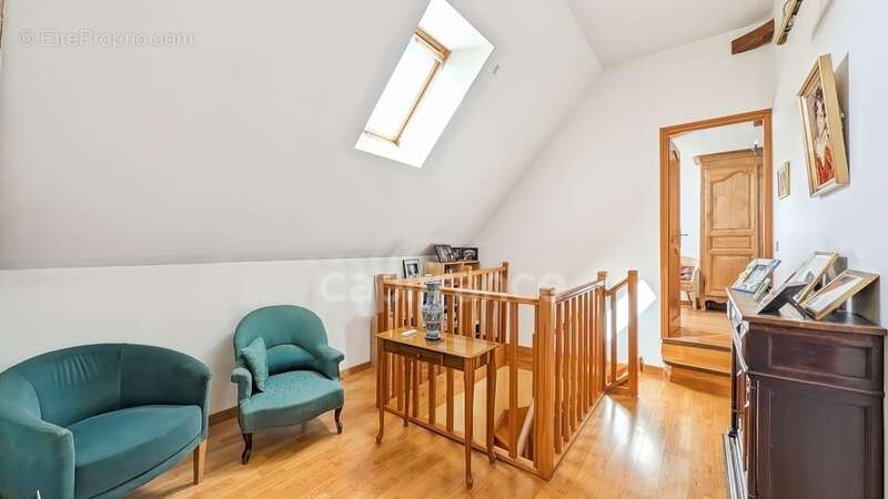 Dpt Saône et Loire (71), à vendre à 15 mn de St Marcel Villa de 163 m² et Maison ou Gite de 95 m² terrain de 4000 m² - photo 10
