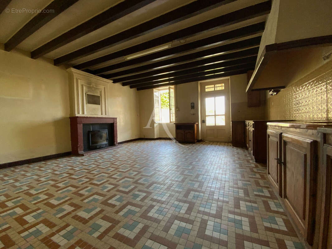 Maison charentaise à rénover - photo 3
