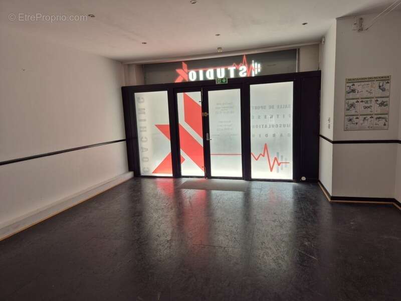 Local Commercial, 220 m2, face hôtel deVille - photo 6