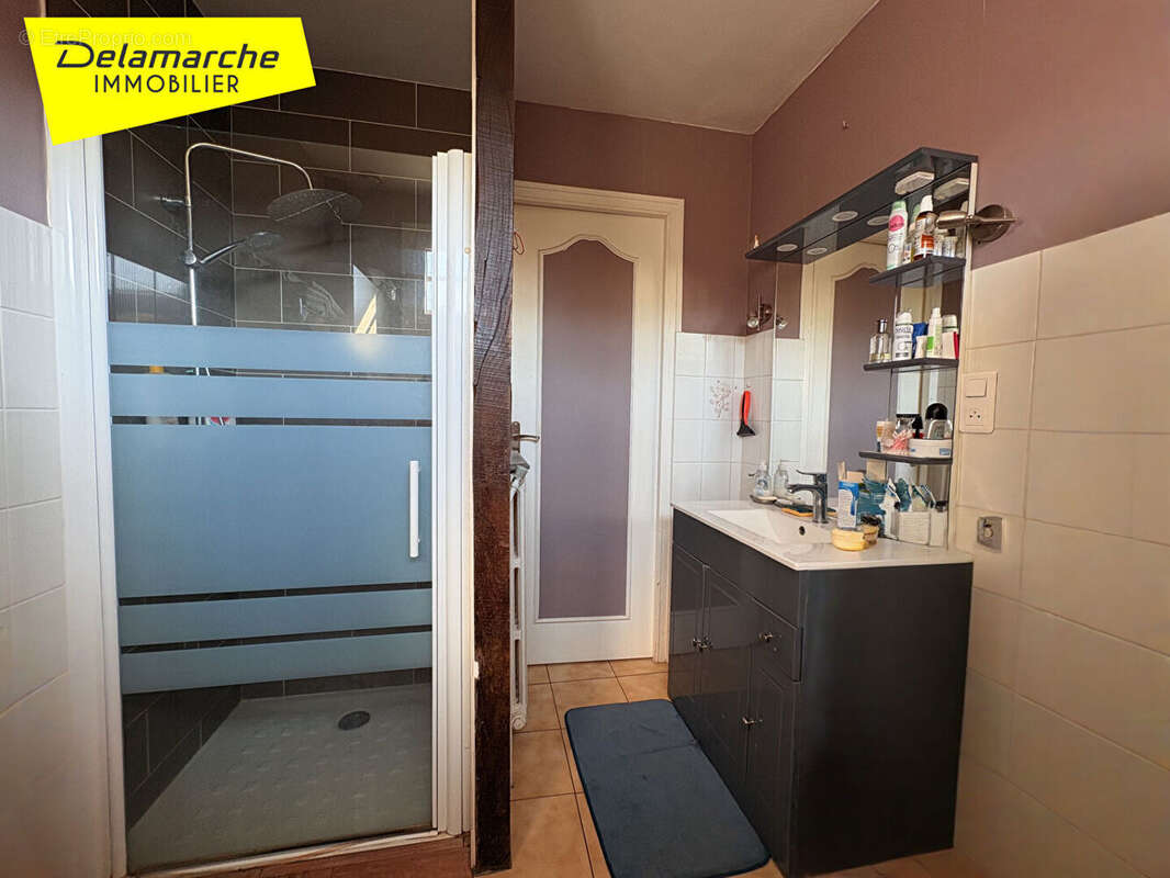 A VENDRE  AVRANCHES Maison avec Piscine au Val Saint Pere, 6 pièces et terrain de 2000 m² proche A84  entre Rennes et Caen - photo 8