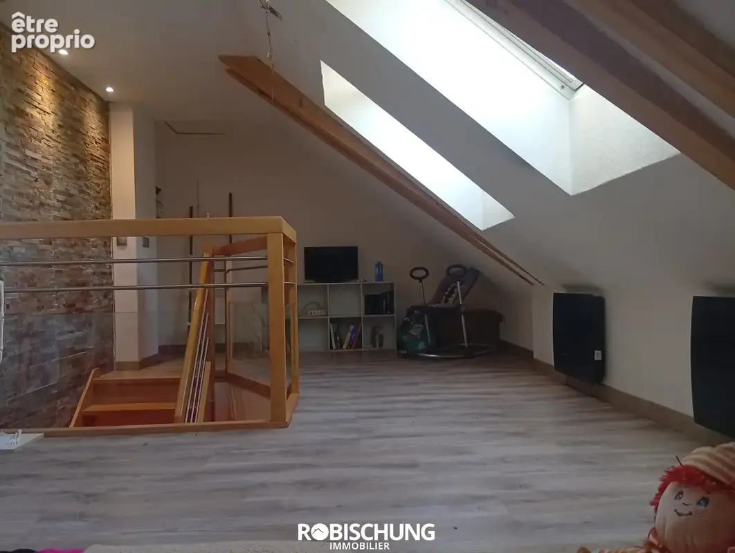 PROCHE HIRSINGUE : Triplex avec terrasse, jardin & garage - photo 4