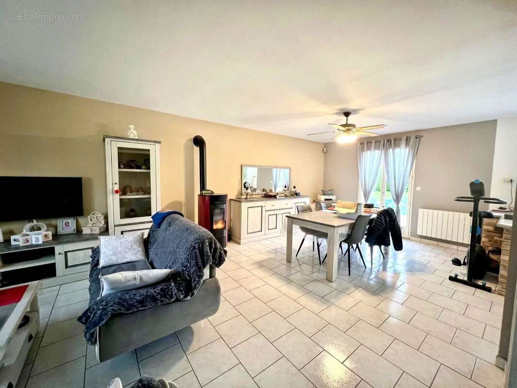 Maison à HOUDAN