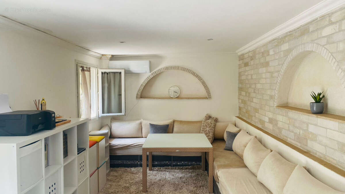 Maison à TOURRETTES