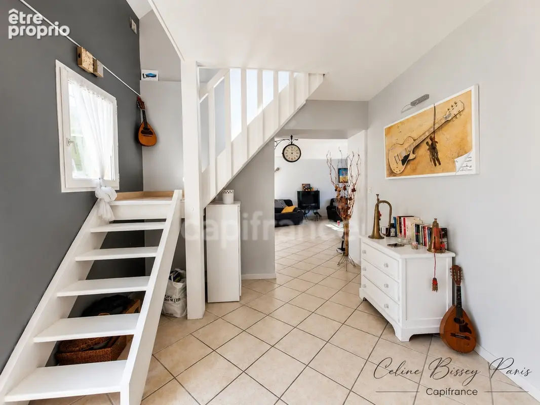 Maison à vendre 6 pièces 140 M2 VILLENEUVE LA GUYARD (89), BEAU VOLUME, cour et jardin 1200M2 - photo 3
