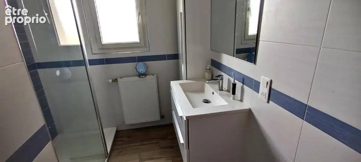 Maison familiale de 5 chambres avec sous-sol complet et terrain arboré - photo 8