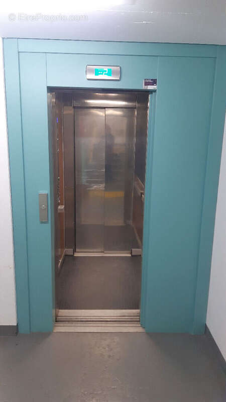 Parking à PARIS-16E