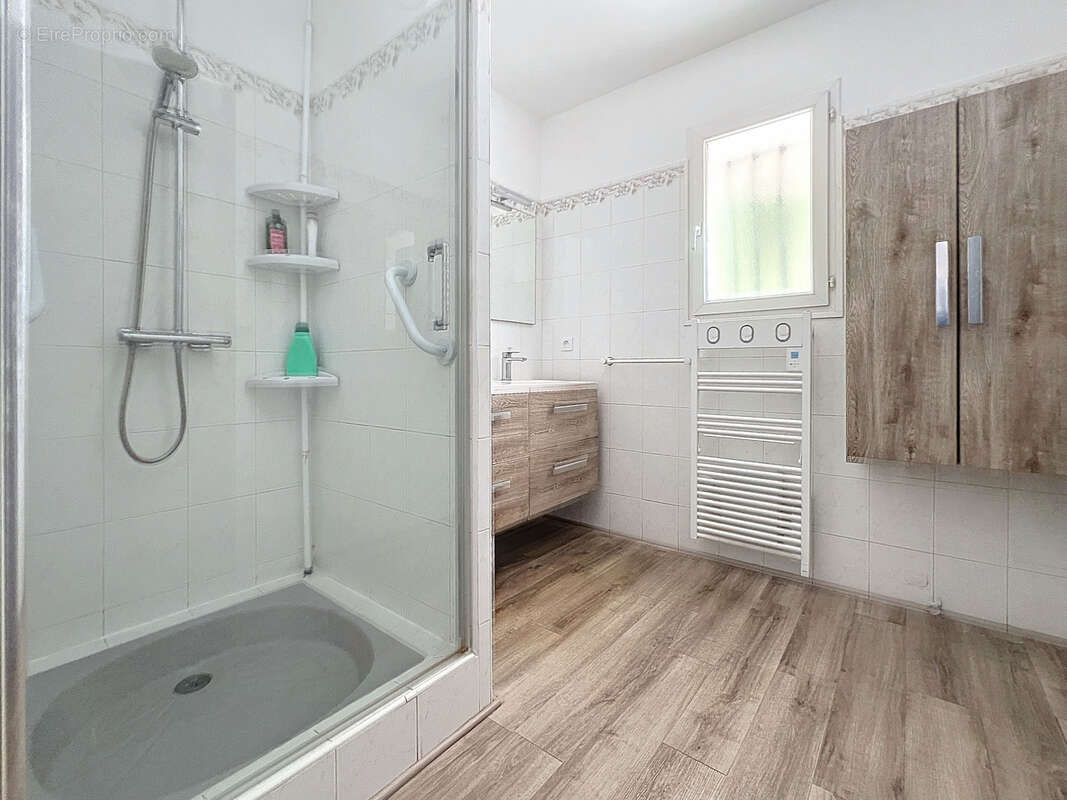 Maison à SAINT-LAURENT-DE-LA-SALANQUE