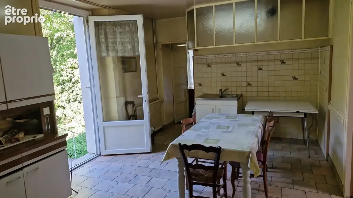 Ancien corps de ferme avec dependances sur plus d'un hectare - photo 4