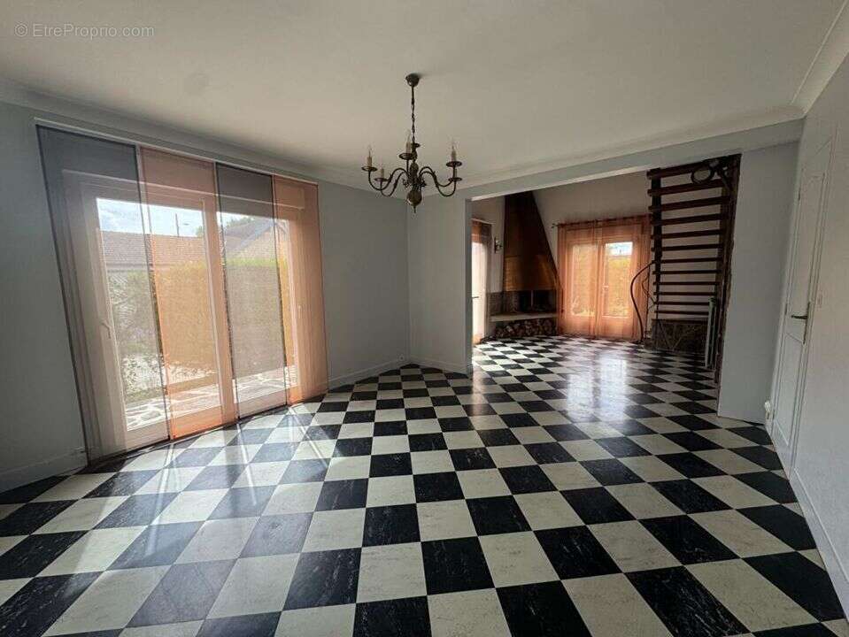 Maison à FLEURY-SUR-ORNE