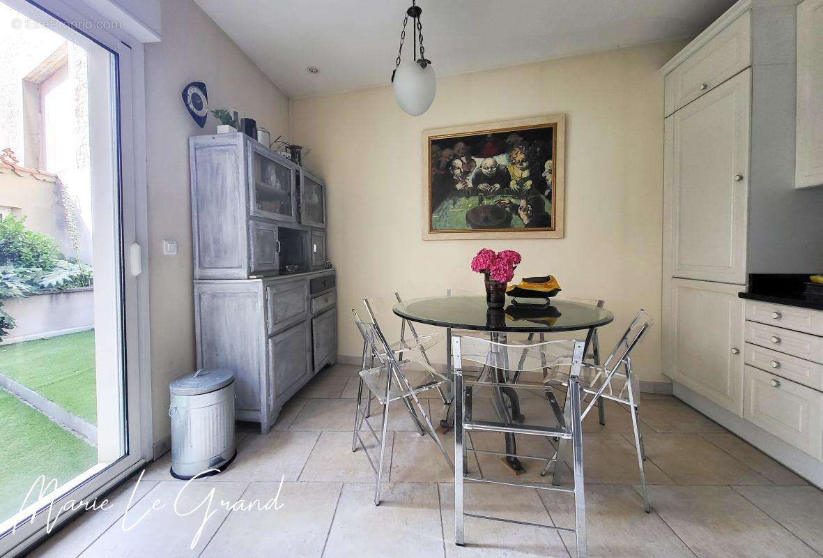 Maison 238 m² à Castres  - photo 9