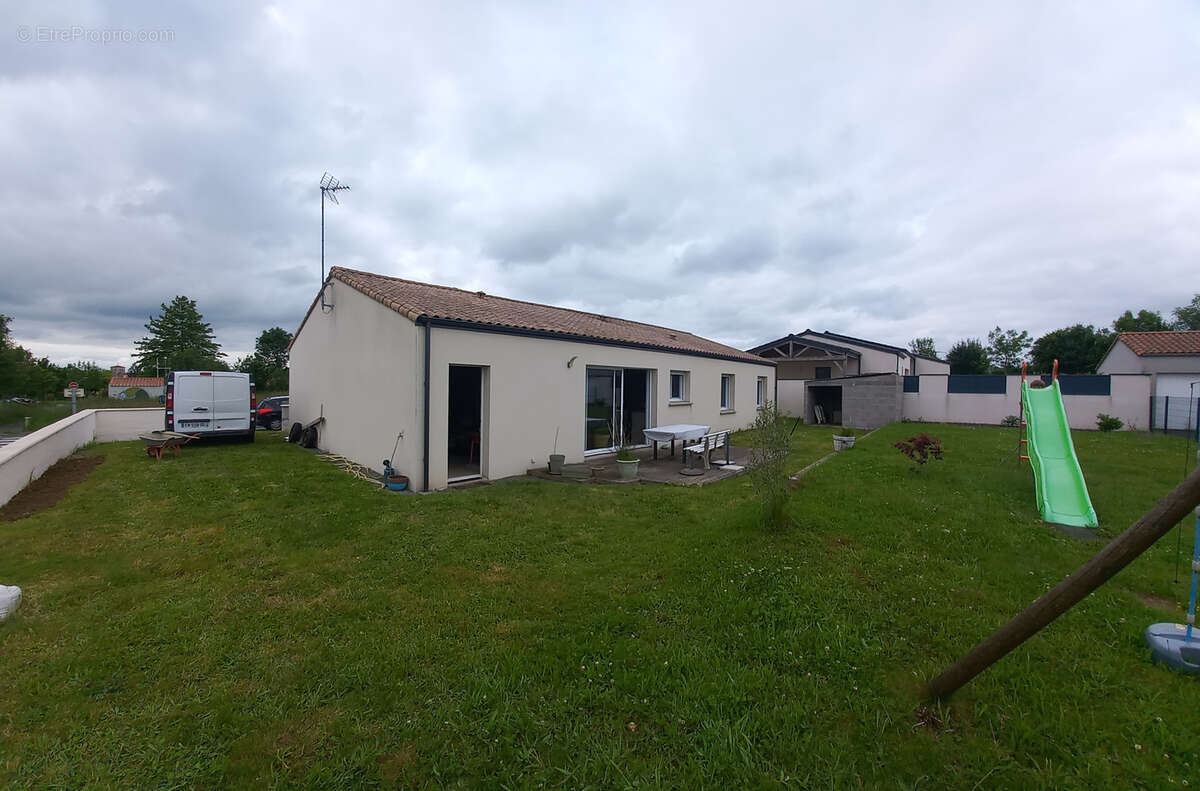Maison à MENOMBLET