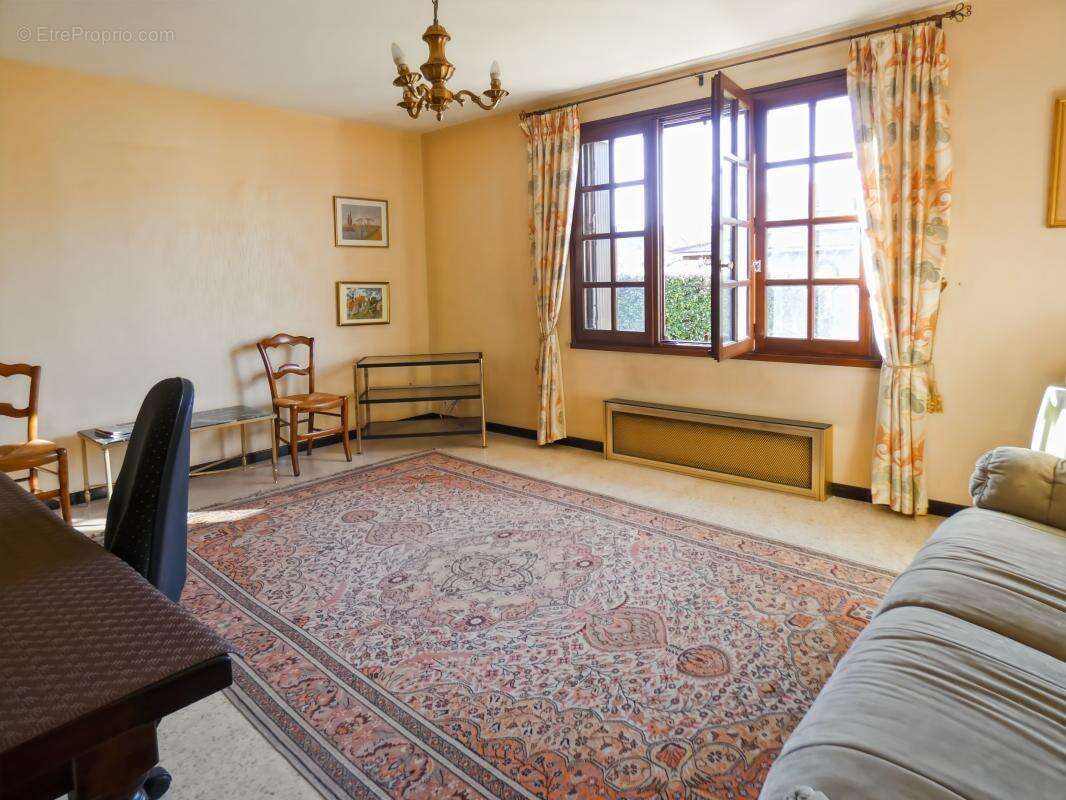 Volumes Généreux et Sérénité aux Portes de la Ville : 267m2 sur terrain de 1785 m2, idéale famille et activité professionnelle - photo 22