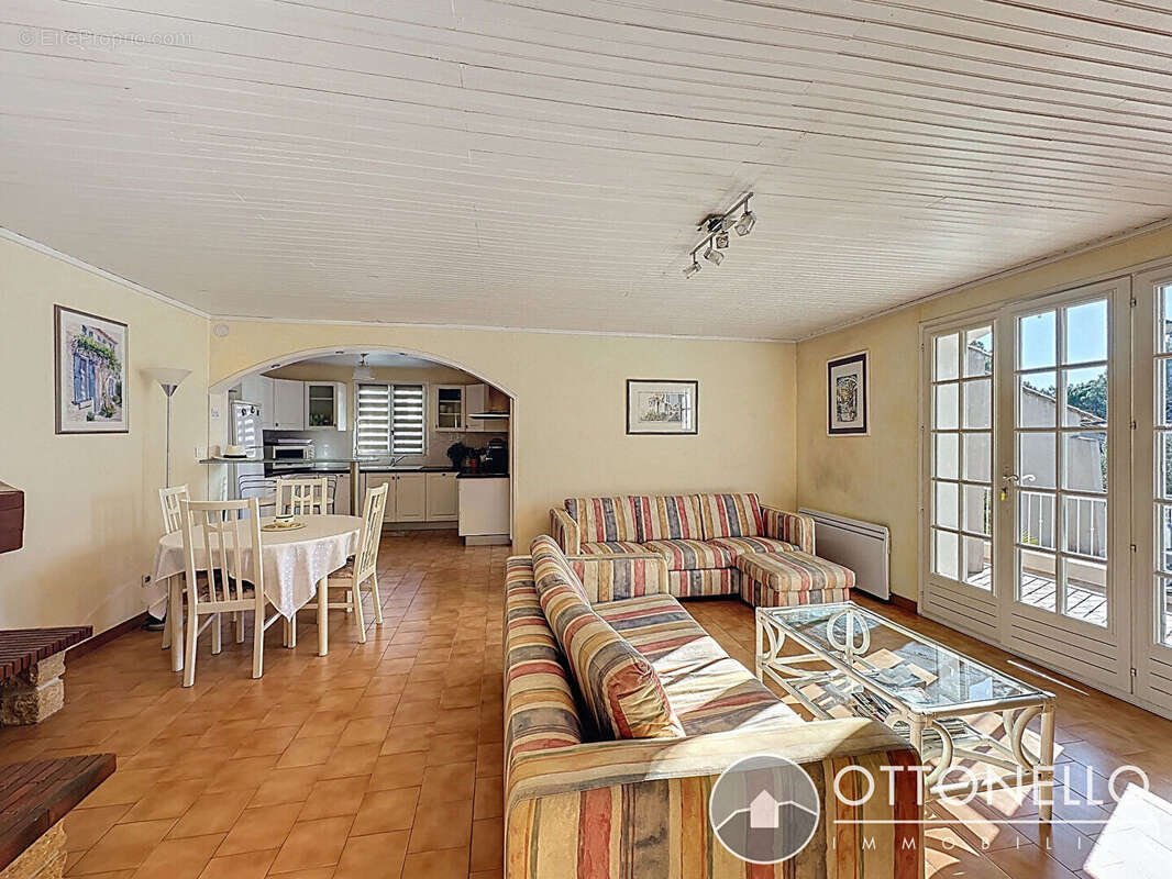 Maison à ROQUEBRUNE-SUR-ARGENS