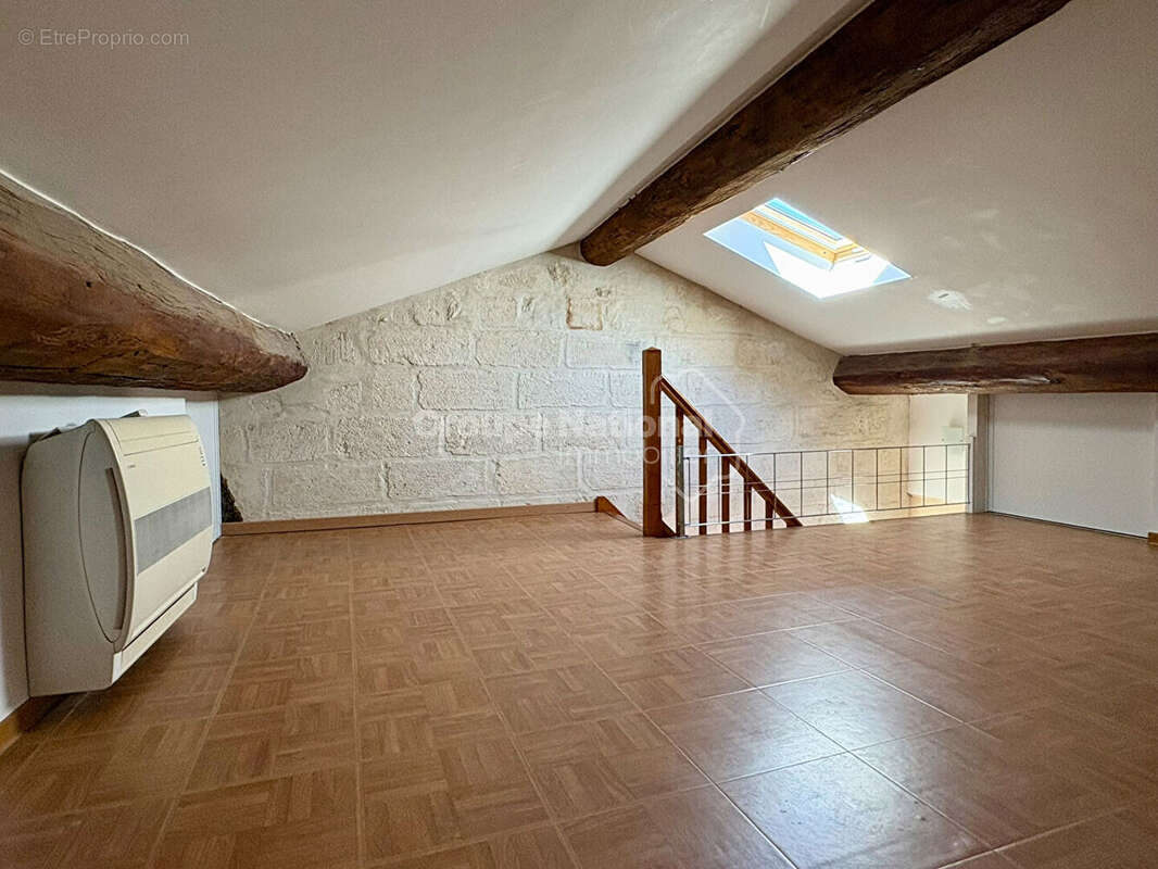 Appartement à FOURQUES