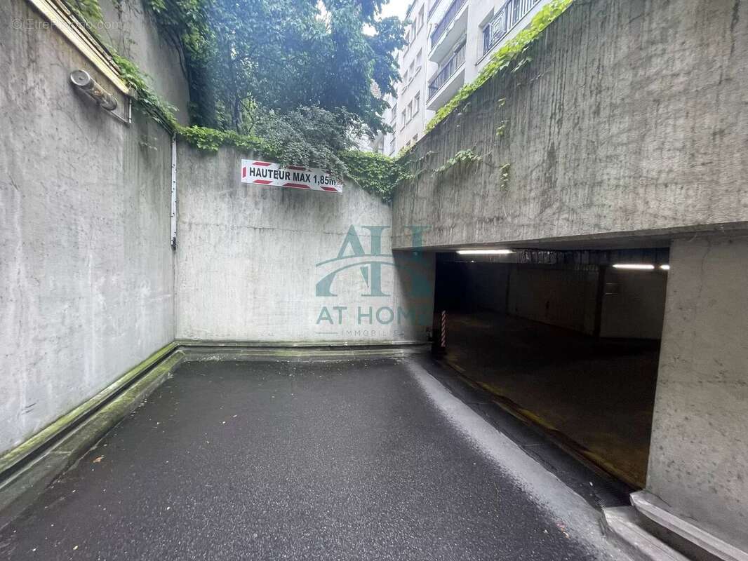 Parking à PARIS-10E