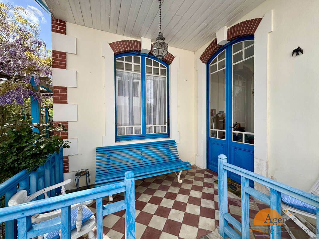 Maison à ARES