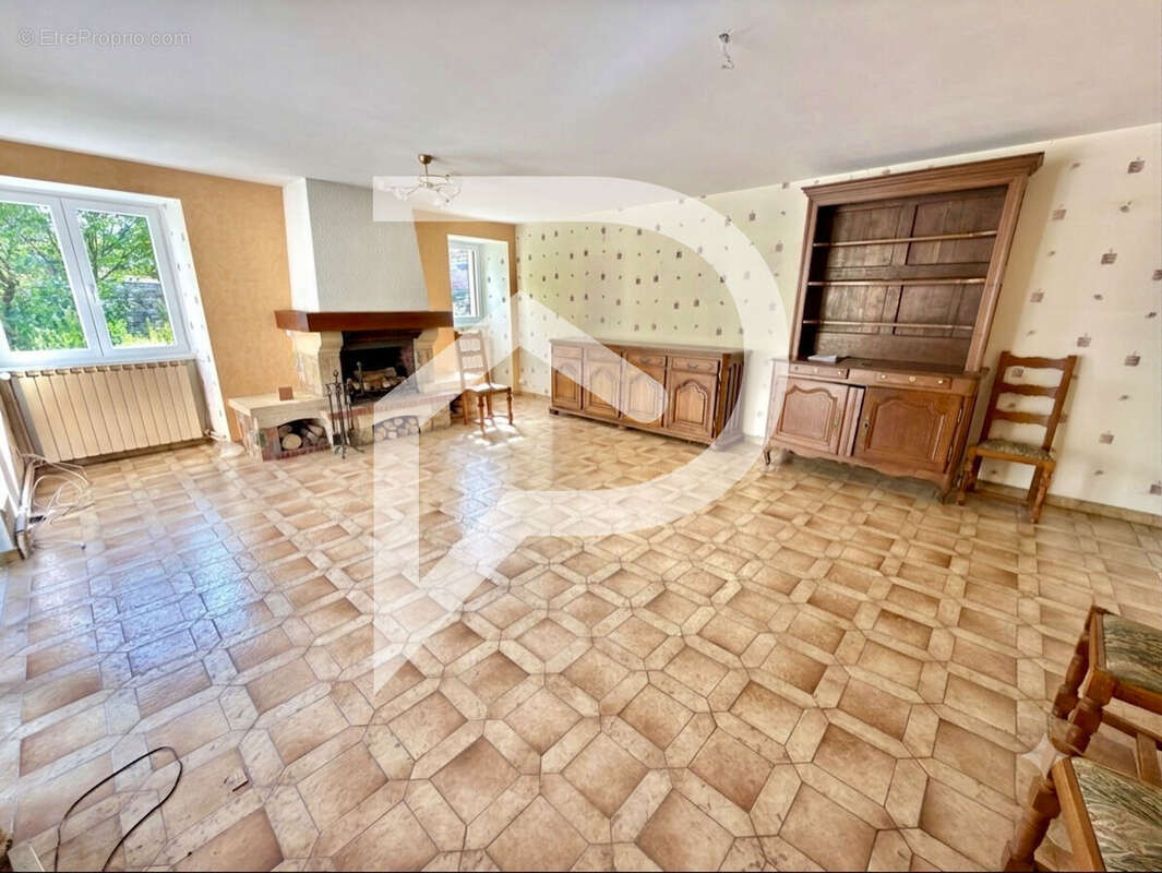 Maison à CHATEAUVILLAIN