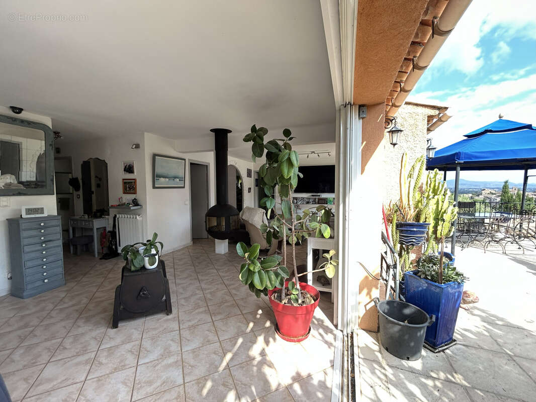 Autre à ROQUEBRUNE-SUR-ARGENS