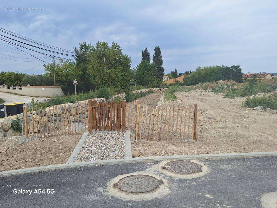 Terrain a batir de 305 m² viabilise et libre constructeur - photo 3