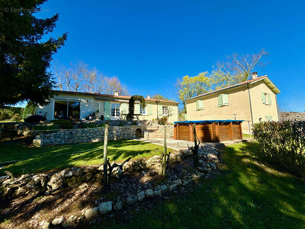 Maison à ALLEZ-ET-CAZENEUVE