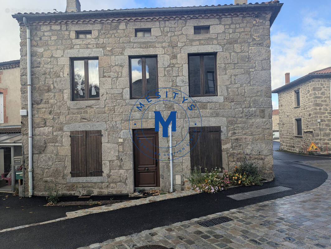 Maison à SAINT-ROMAIN-LACHALM