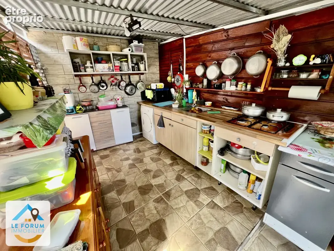 Petite ile 97429 - maison t3 - beaux volumes - proche des commodités - photo 10
