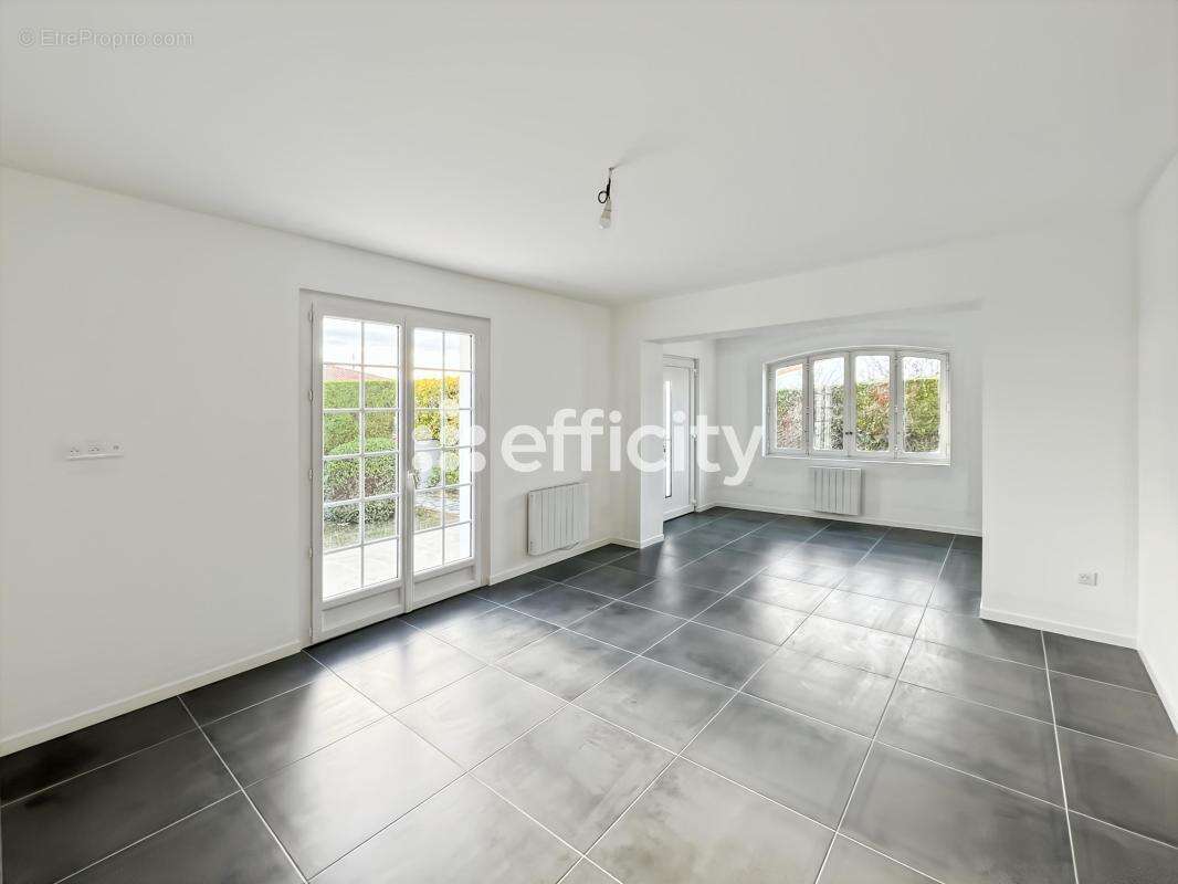 Maison à VAUX-SUR-MER