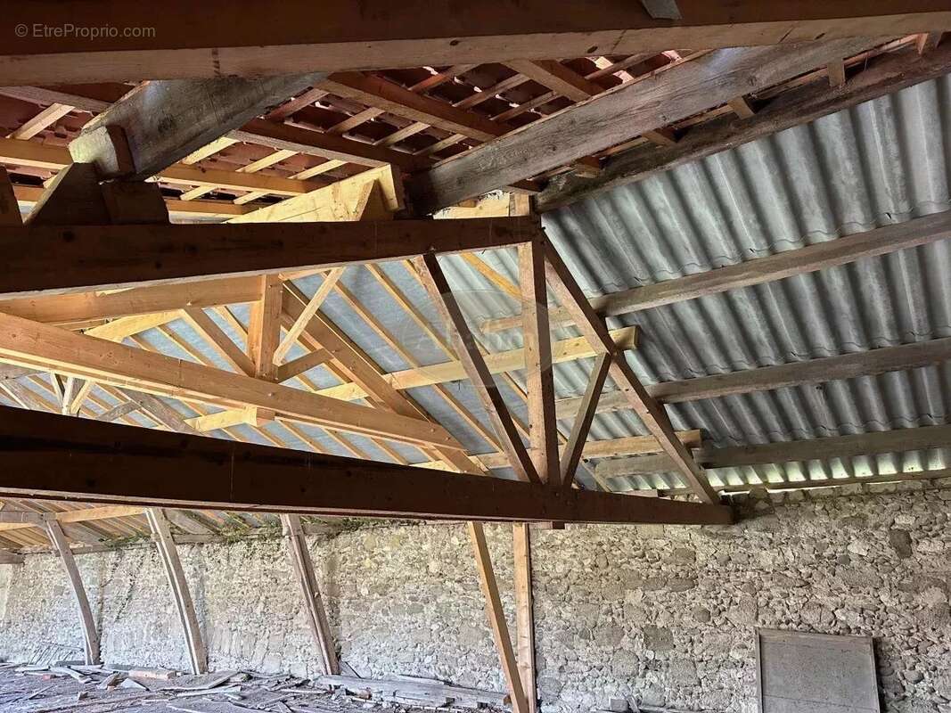 Maison à MONLEON-MAGNOAC