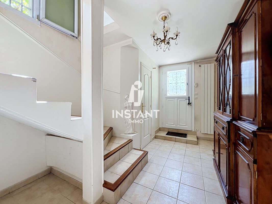 Maison 200 m² à Creteil  - photo 8