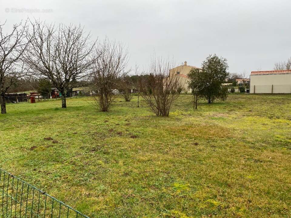 Terrain 580 m² à Rochefort  - photo 2