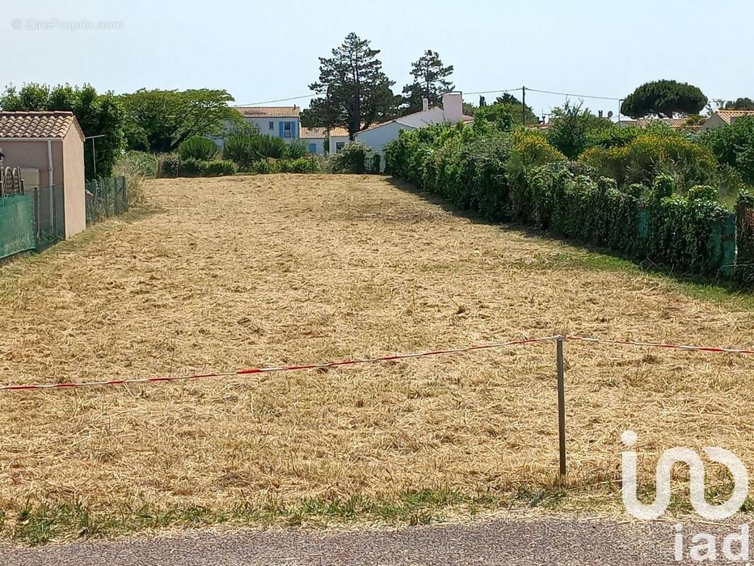 Photo 1 - Terrain à LA BREE-LES-BAINS